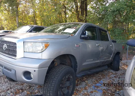 2008 Toyota Tundra Limited 5.7L V8 z USA, uszkodzony, nr VIN 5TBDV58108S517863